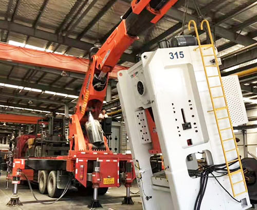 泰州海陵附近随车吊出租，轻松解决运输难题