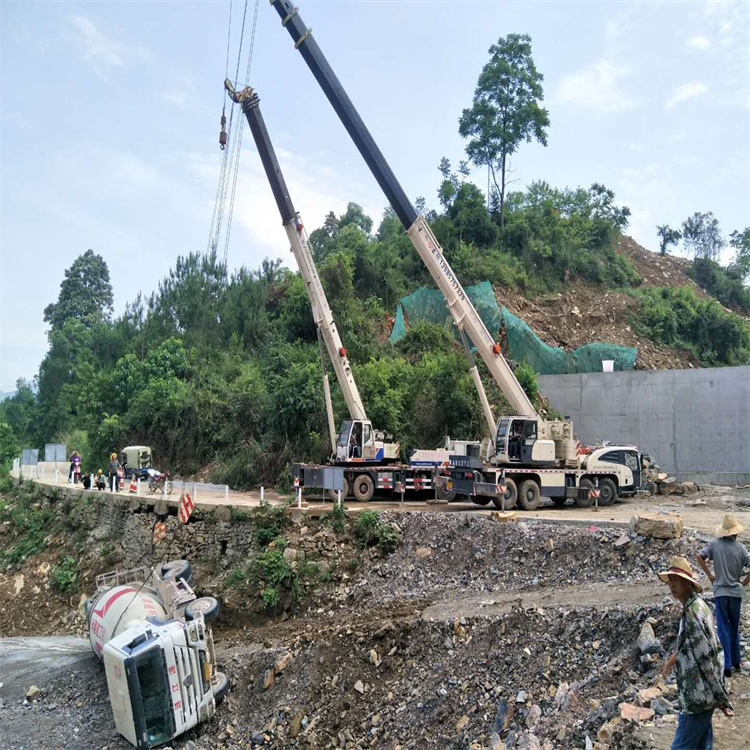 泰州海陵汽车掉沟里叫吊车救援要多少钱